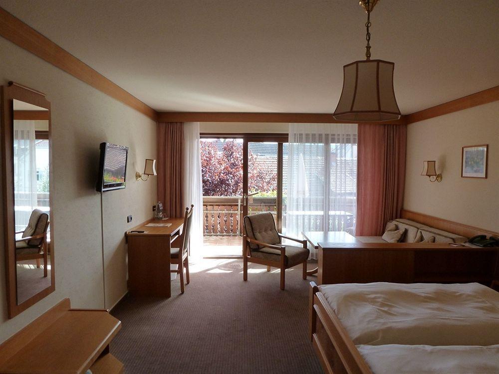 Ringhotel Garni Pflug โอเบอร์เคียร์ช ภายนอก รูปภาพ